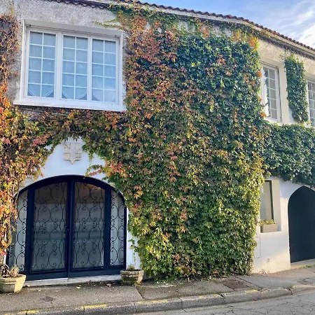Au Centre De Saint-pere-en-retz, Proche Plages, Standing Chateau, 3 Chambres, Terrasse Solarium - Fr-1-306-1261 Feriehus Saint-Pere-en-Retz